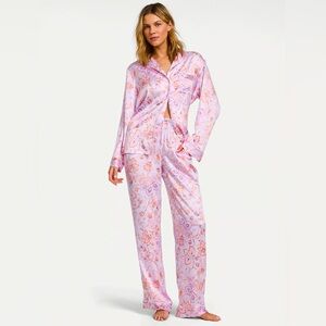 NWT VICTORIA'S SECRET
Glazed Satin Long Pajama Set